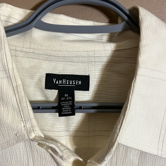 Designer short sleeve shirt buttons. B5 - Picture 3 of 4